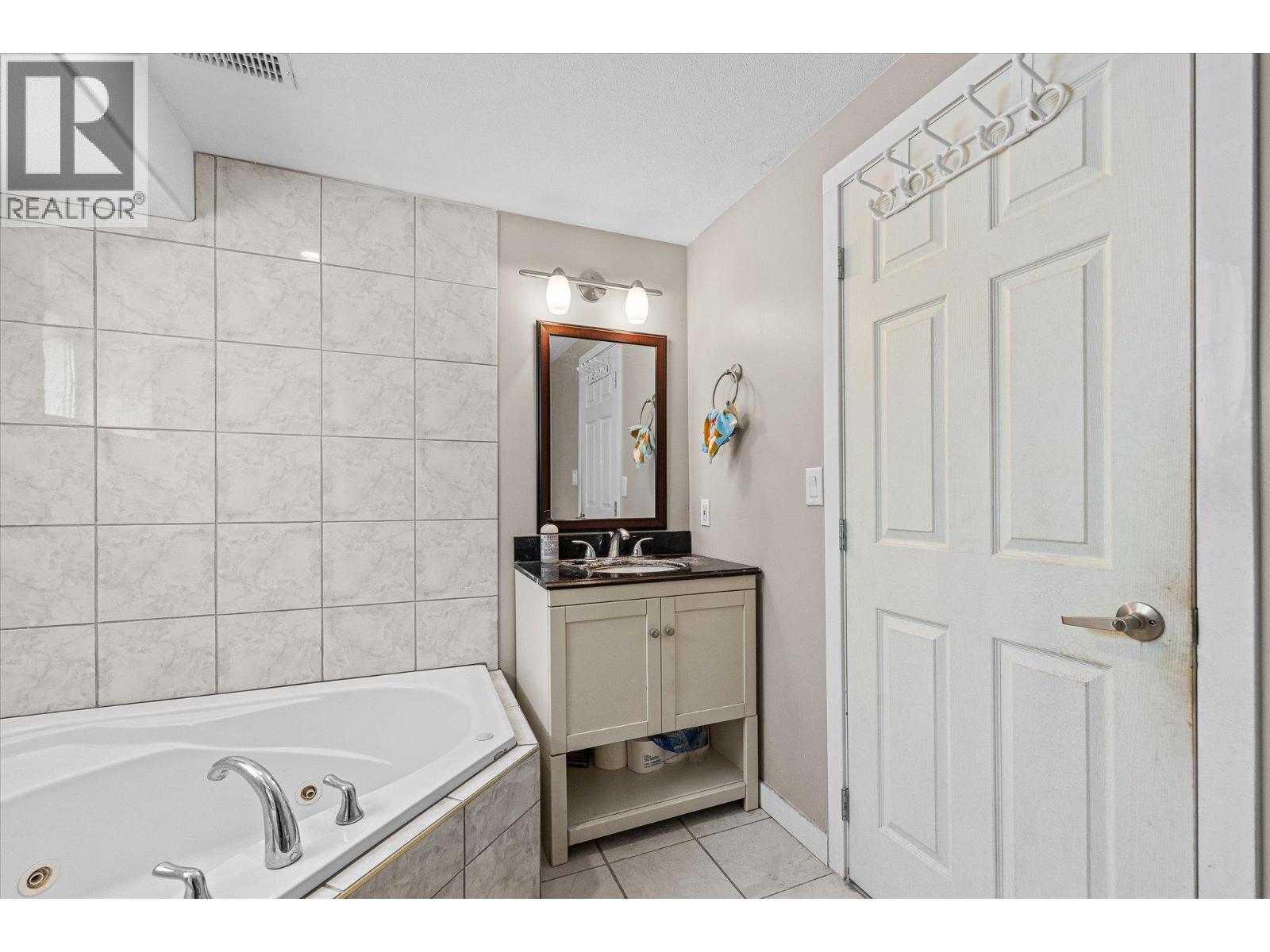 245 Holbrook Road W, Kelowna