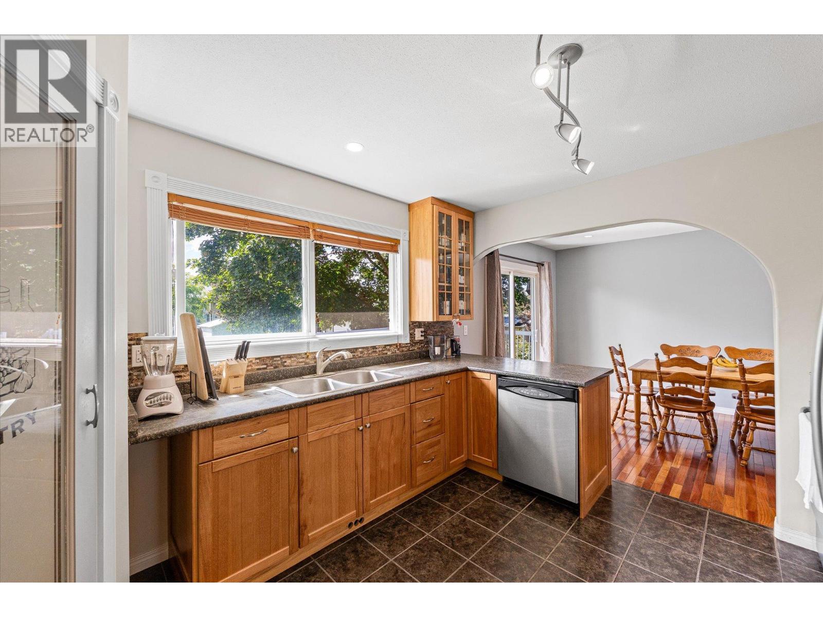 245 Holbrook Road W - 14