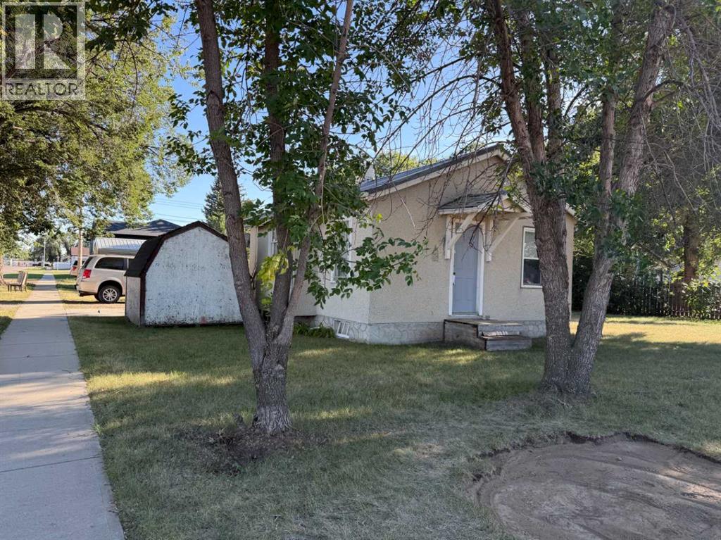 5058 43 Avenue - 1