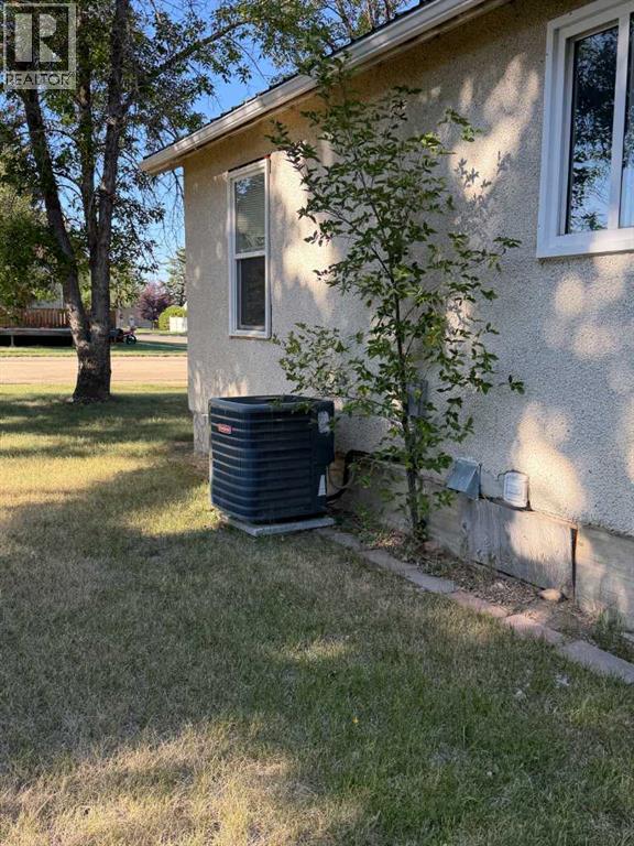 5058 43 Avenue - 3