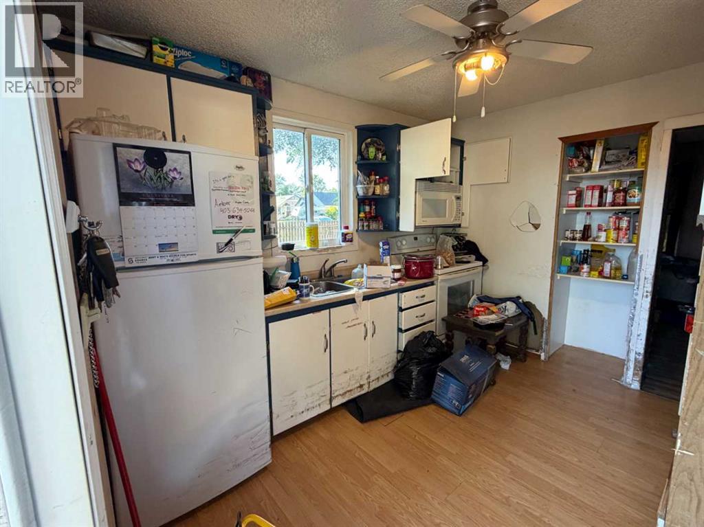 5058 43 Avenue - 7