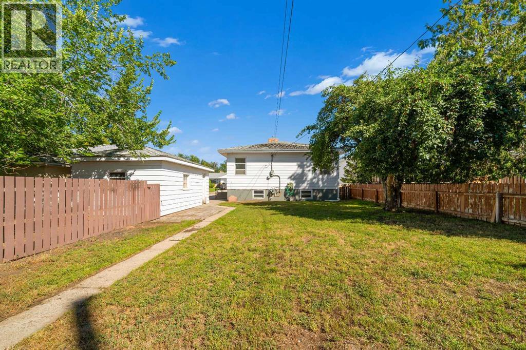 351 9 Street SW - 35