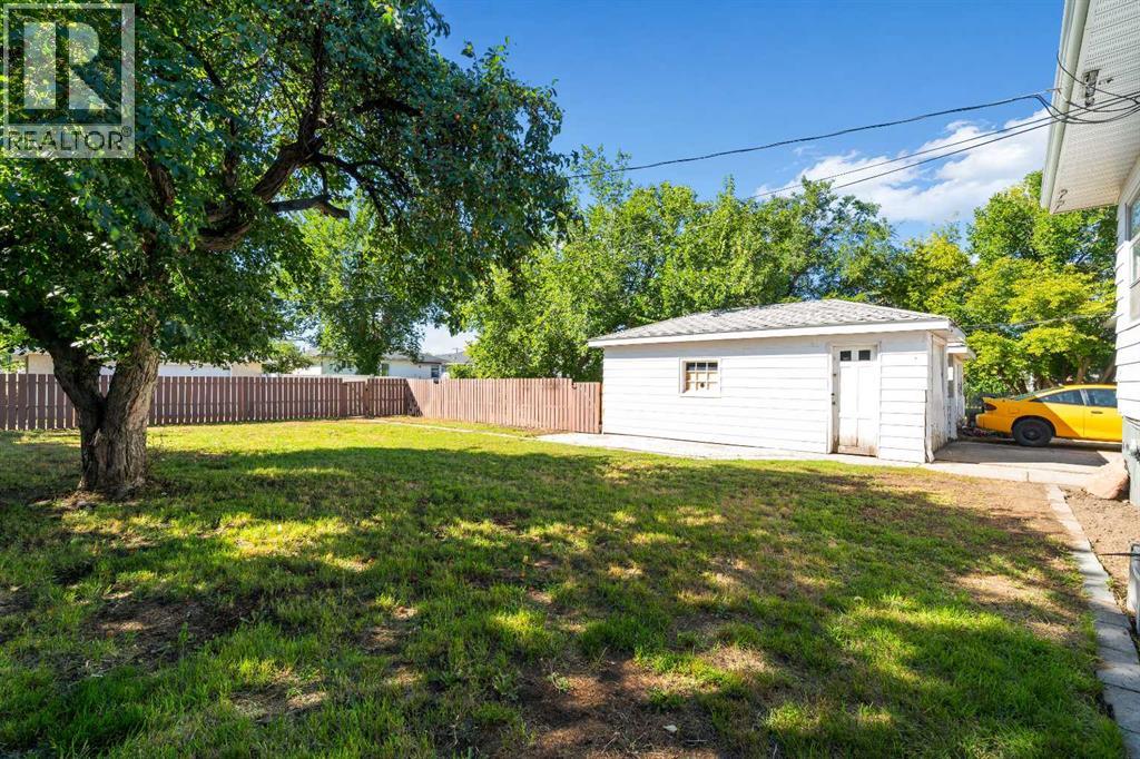 351 9 Street SW - 36