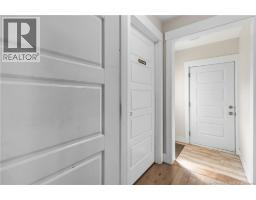 64 Satara Drive, photo 18