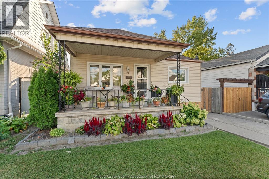 931 LILLIAN Avenue, Windsor, Ontario, N9A1V4, Windsor, Ontario — photo 2 of 5