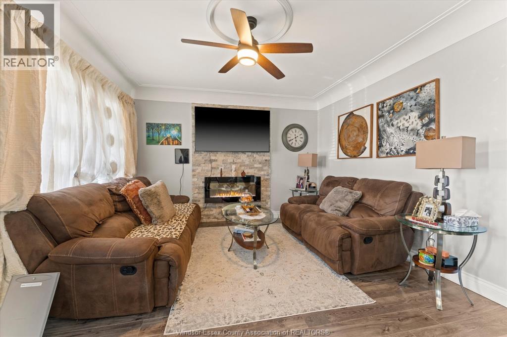 931 LILLIAN Avenue, Windsor, Ontario, N9A1V4, Windsor, Ontario — photo 4 of 5
