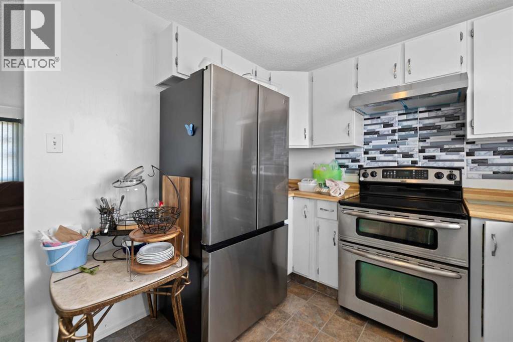 224 Faldale Close NE - 13