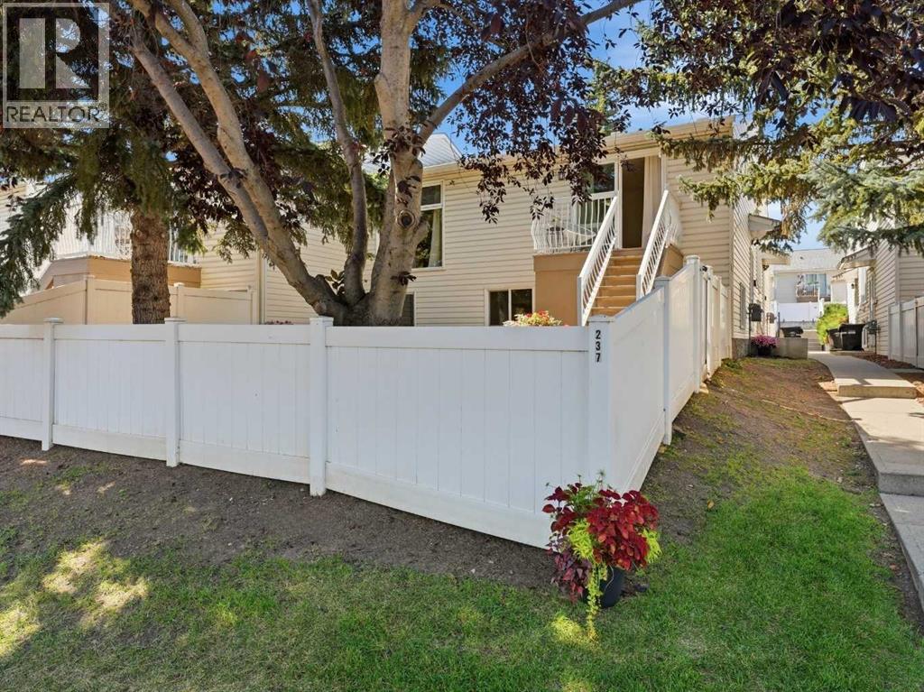 237 Sabrina Way SW, Calgary, Alberta, T2W4J4