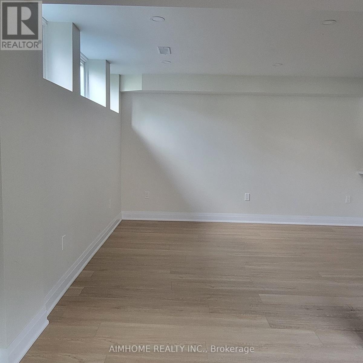 55 Santa Barbara Road, Toronto (Willowdale West), Ontario, M2N2C3, Toronto (Willowdale West), Ontario — photo 4 of 5