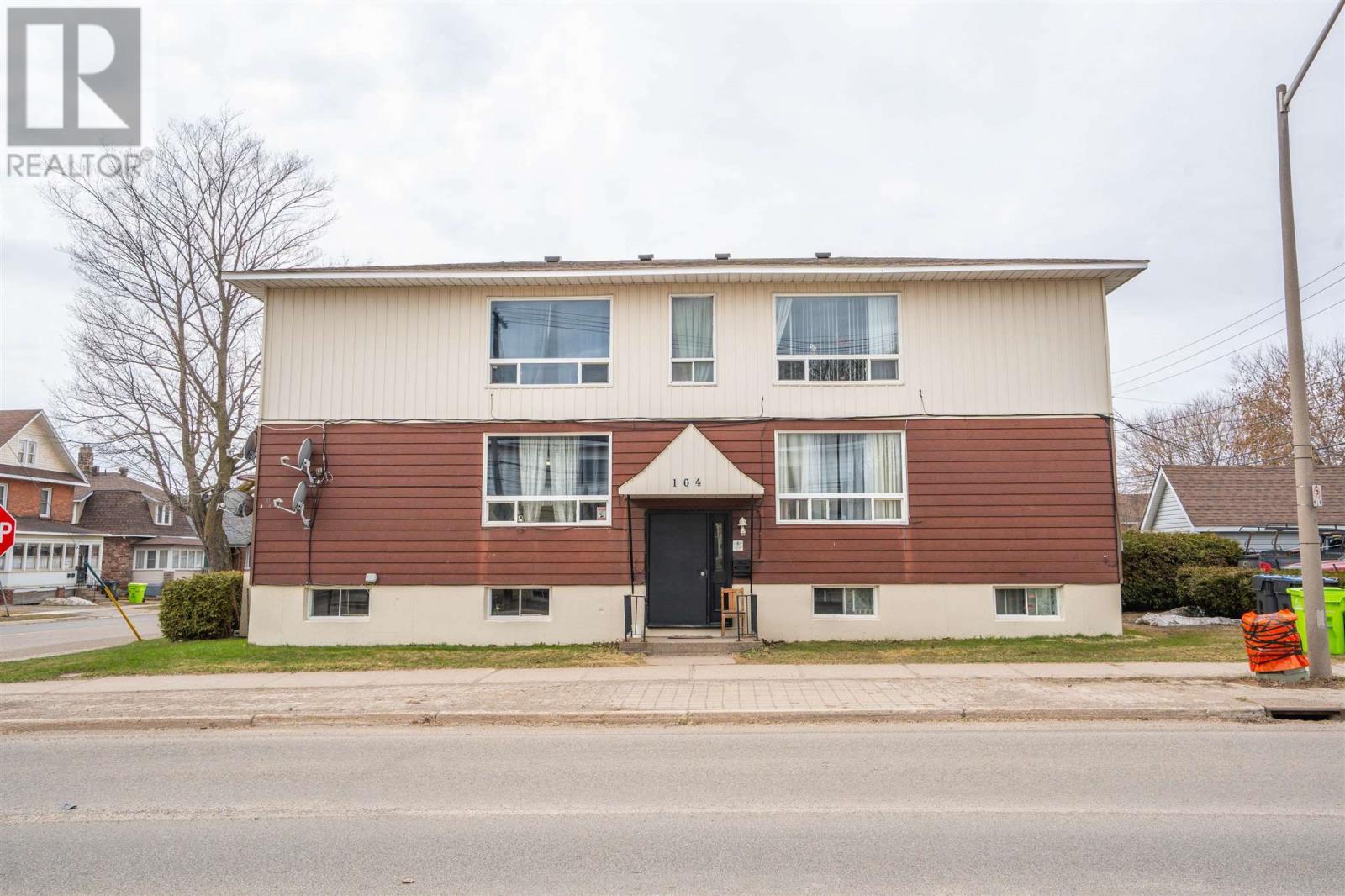 104 Albert ST - 1
