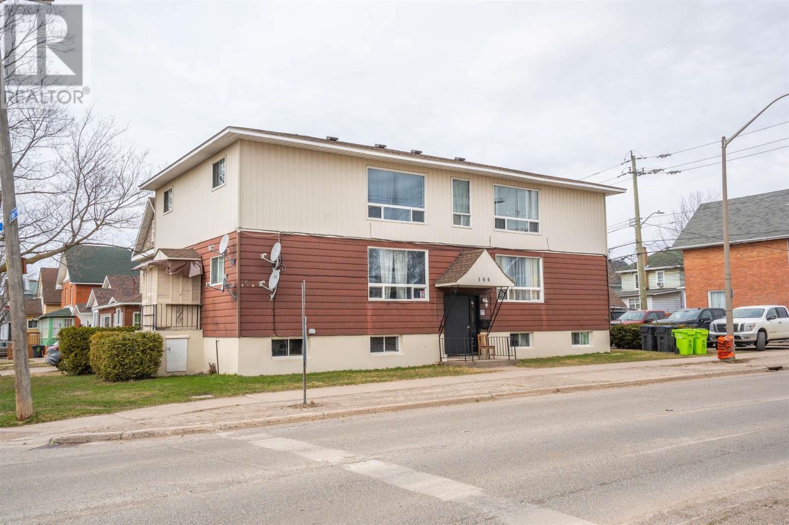 104 Albert ST - 2
