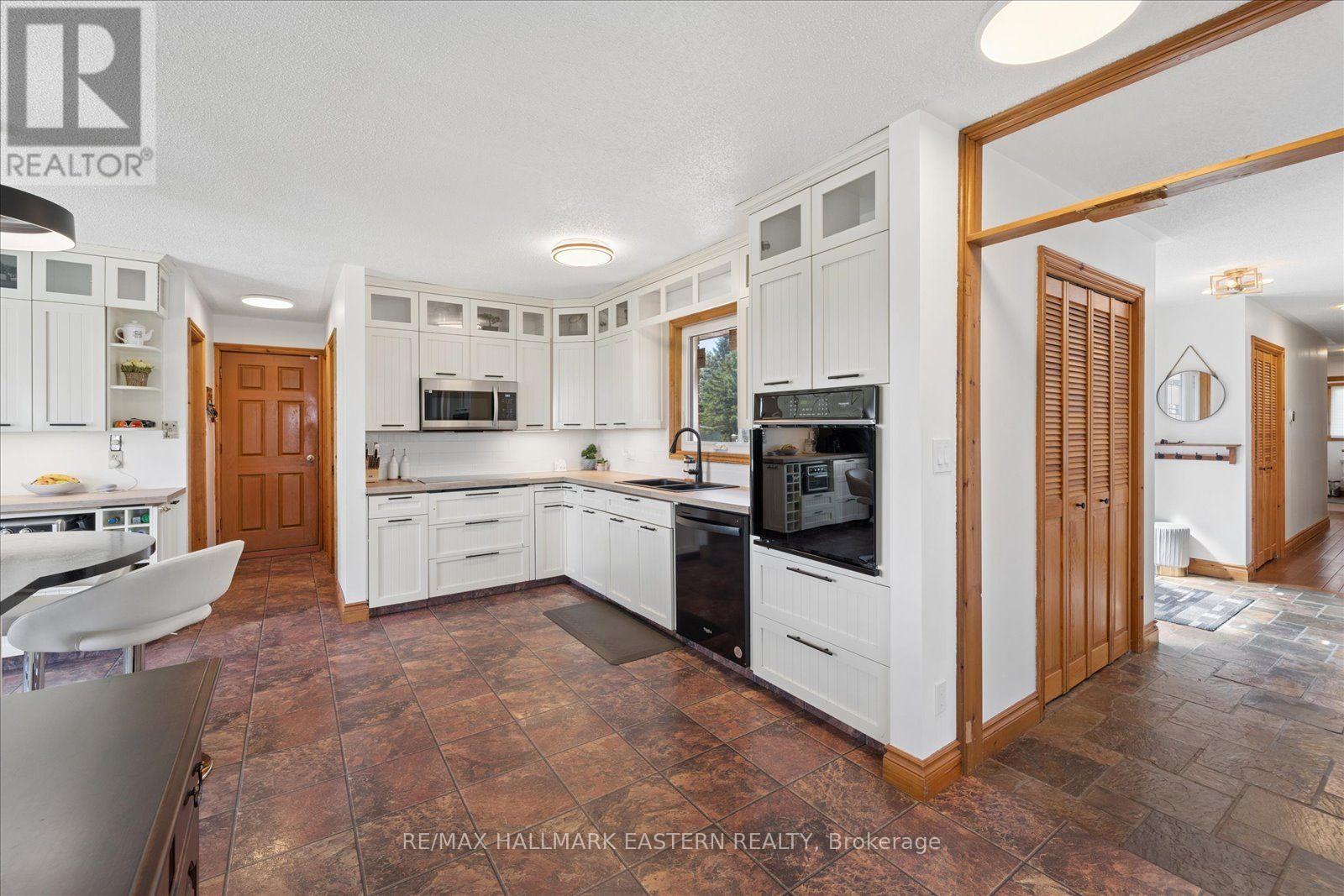 49 GRANDVIEW DRIVE - 16