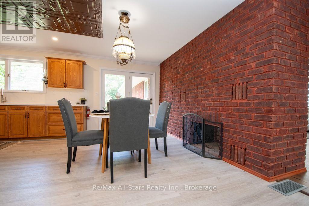 32 FOREST DRIVE - 12