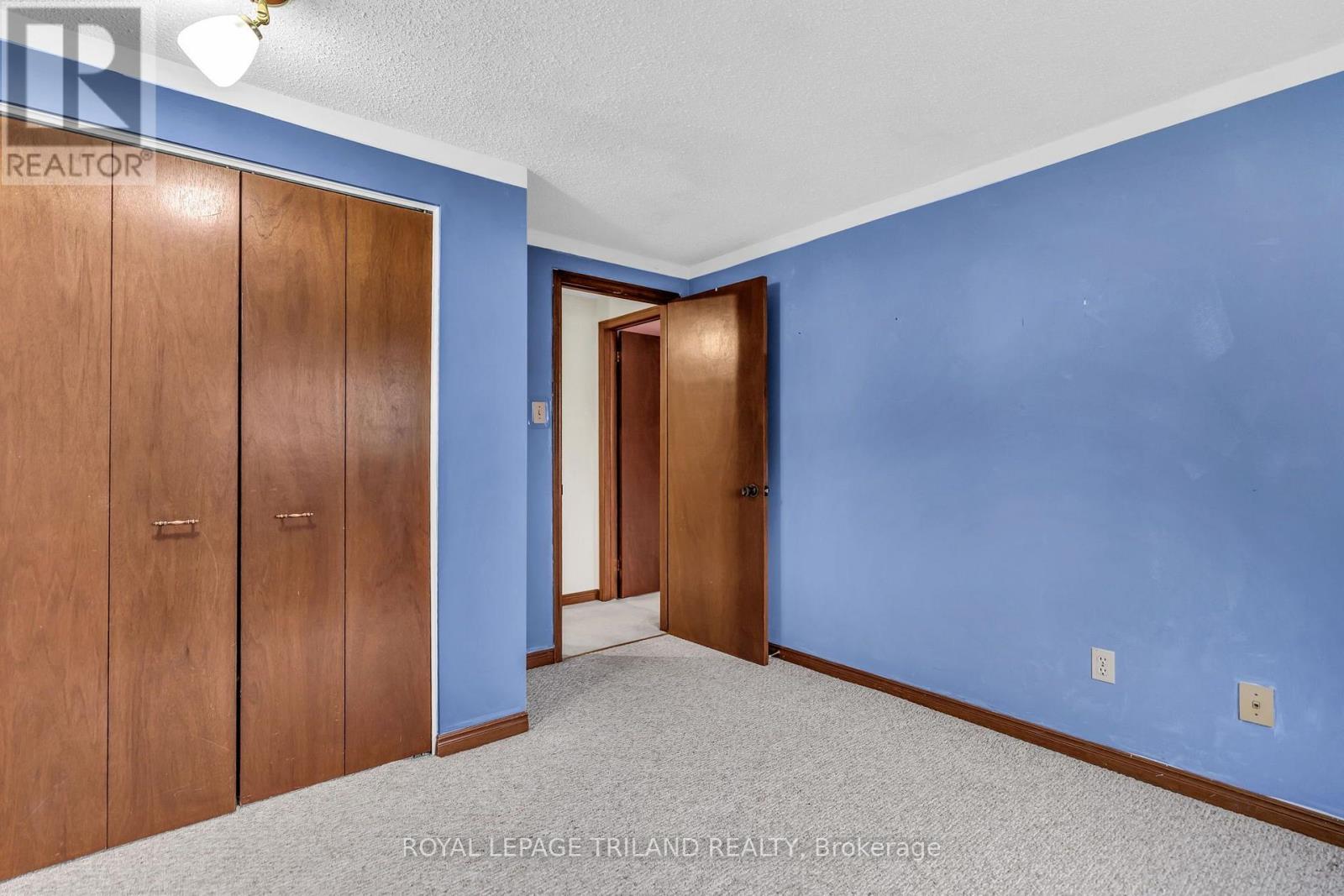 744 CLASSIC DRIVE - Image 25