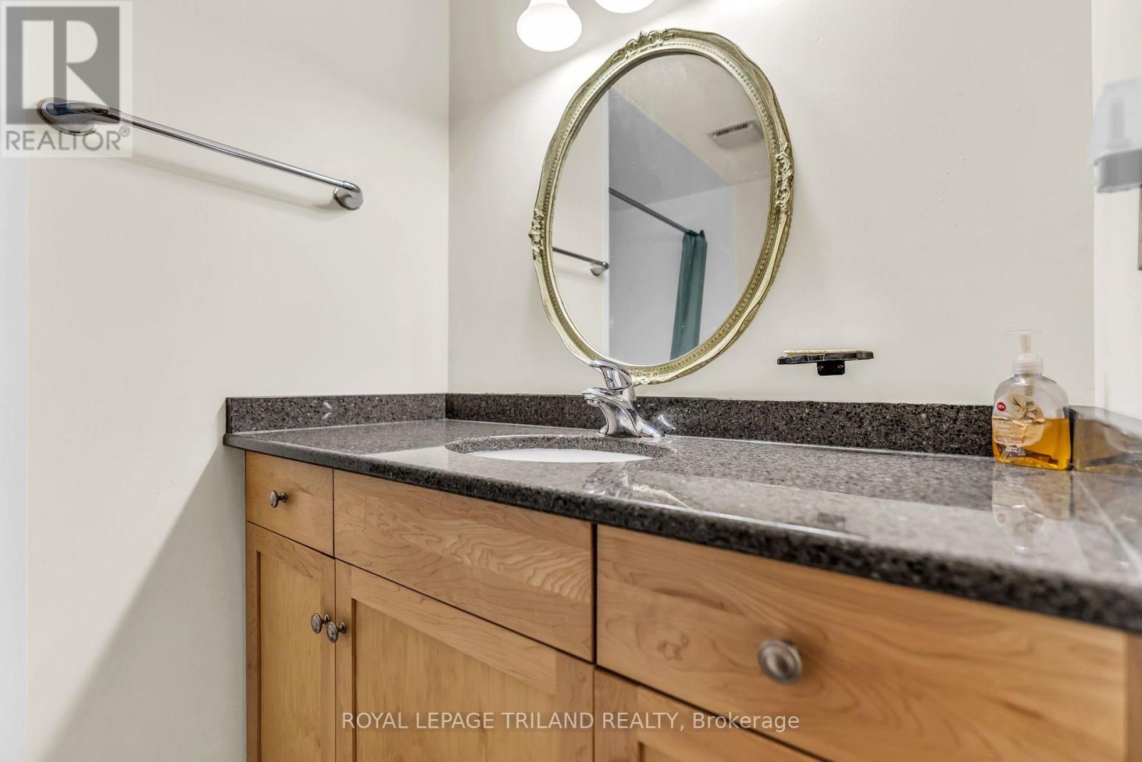 744 CLASSIC DRIVE - Image 26