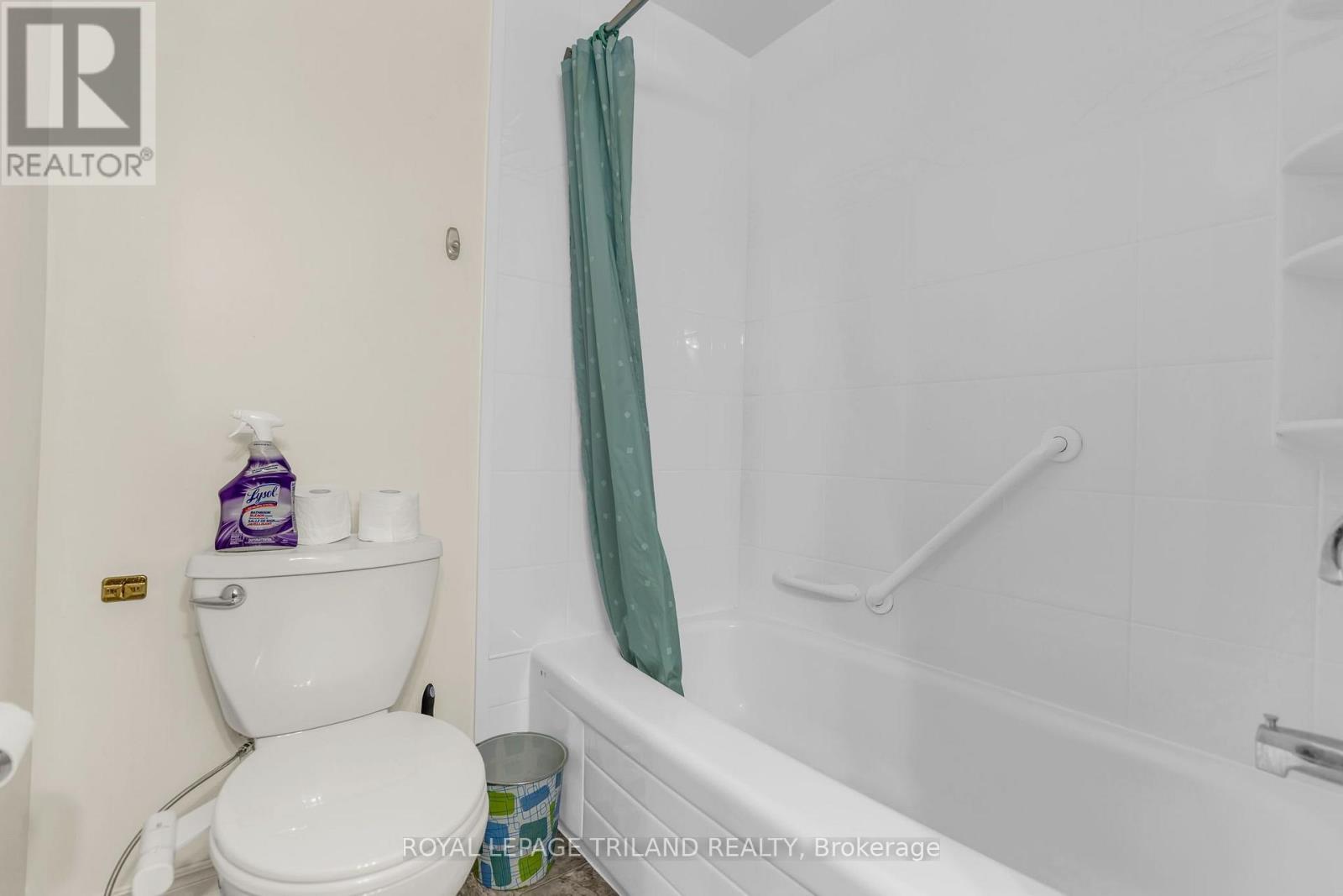 744 CLASSIC DRIVE - Image 27