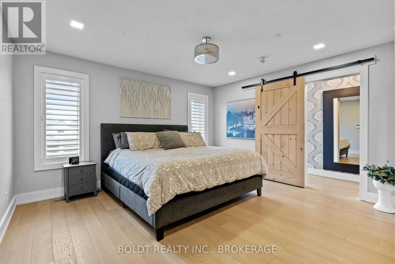 90 VIDEL CRESCENT N - 17