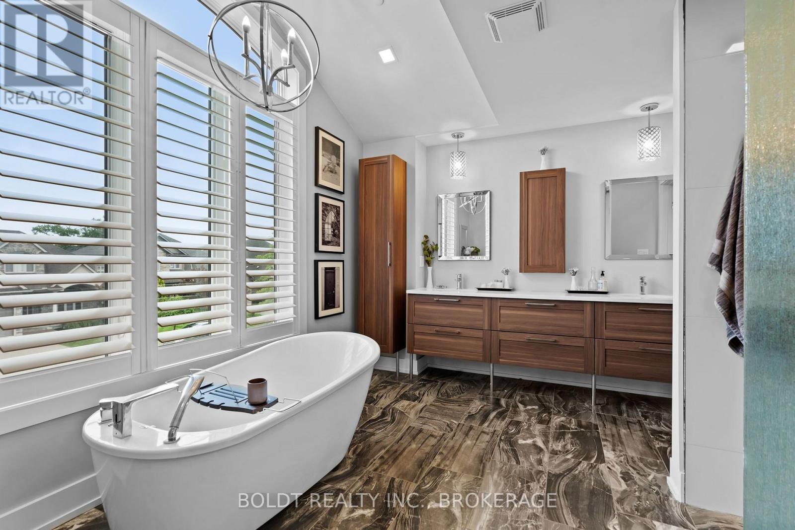 90 VIDEL CRESCENT N - Image 19
