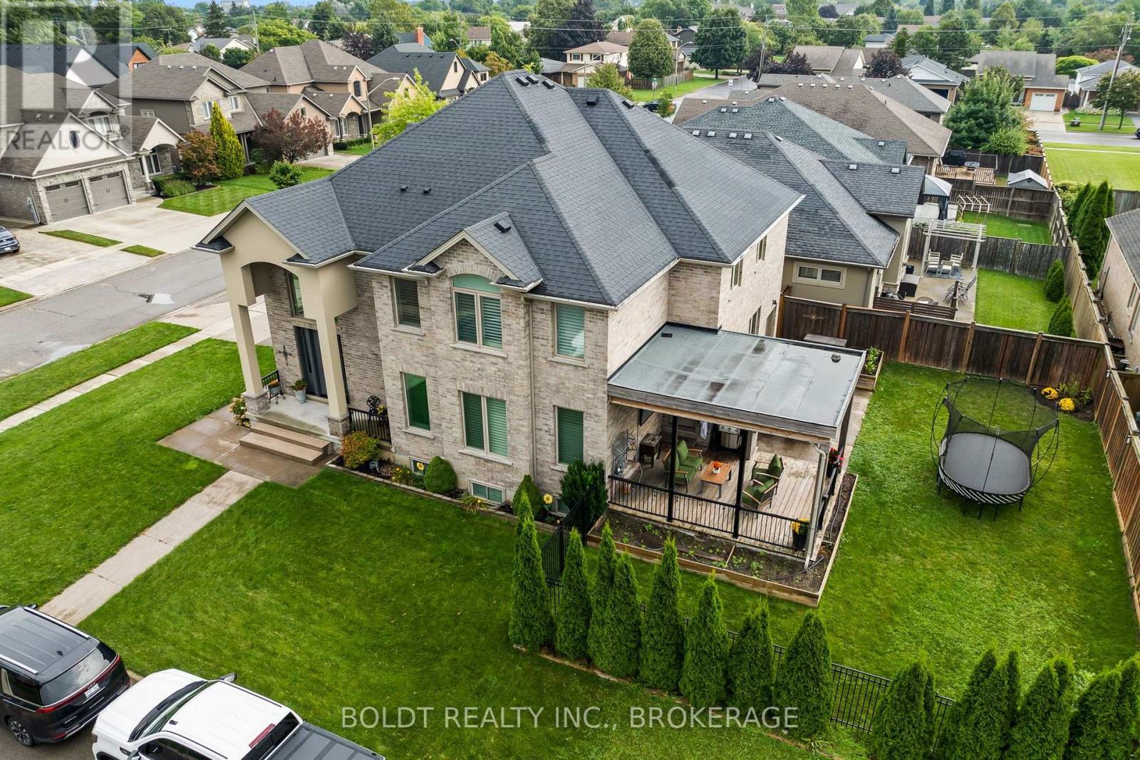 90 VIDEL CRESCENT N - 43