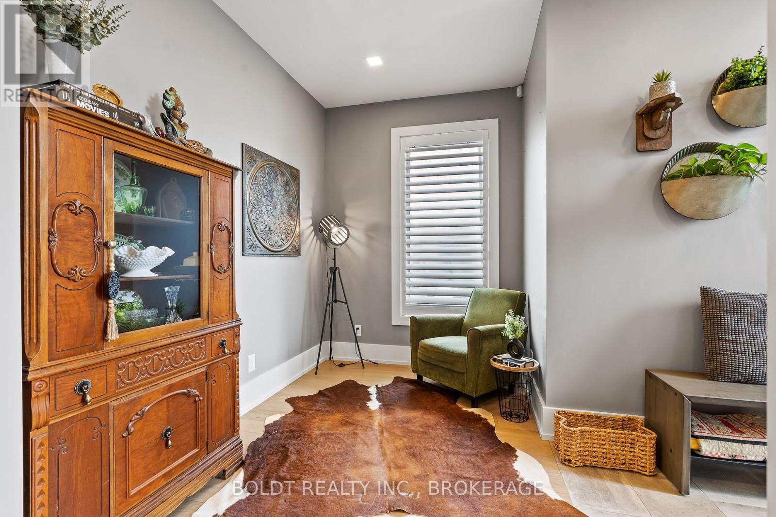 90 VIDEL CRESCENT N - 7