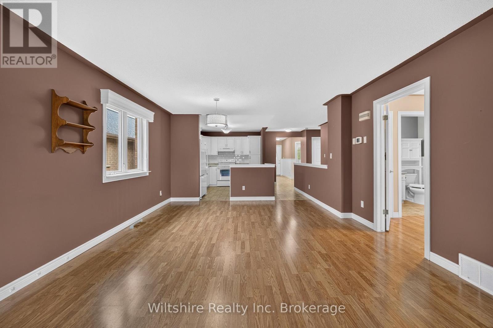 33 FAIRS CRESCENT - 6