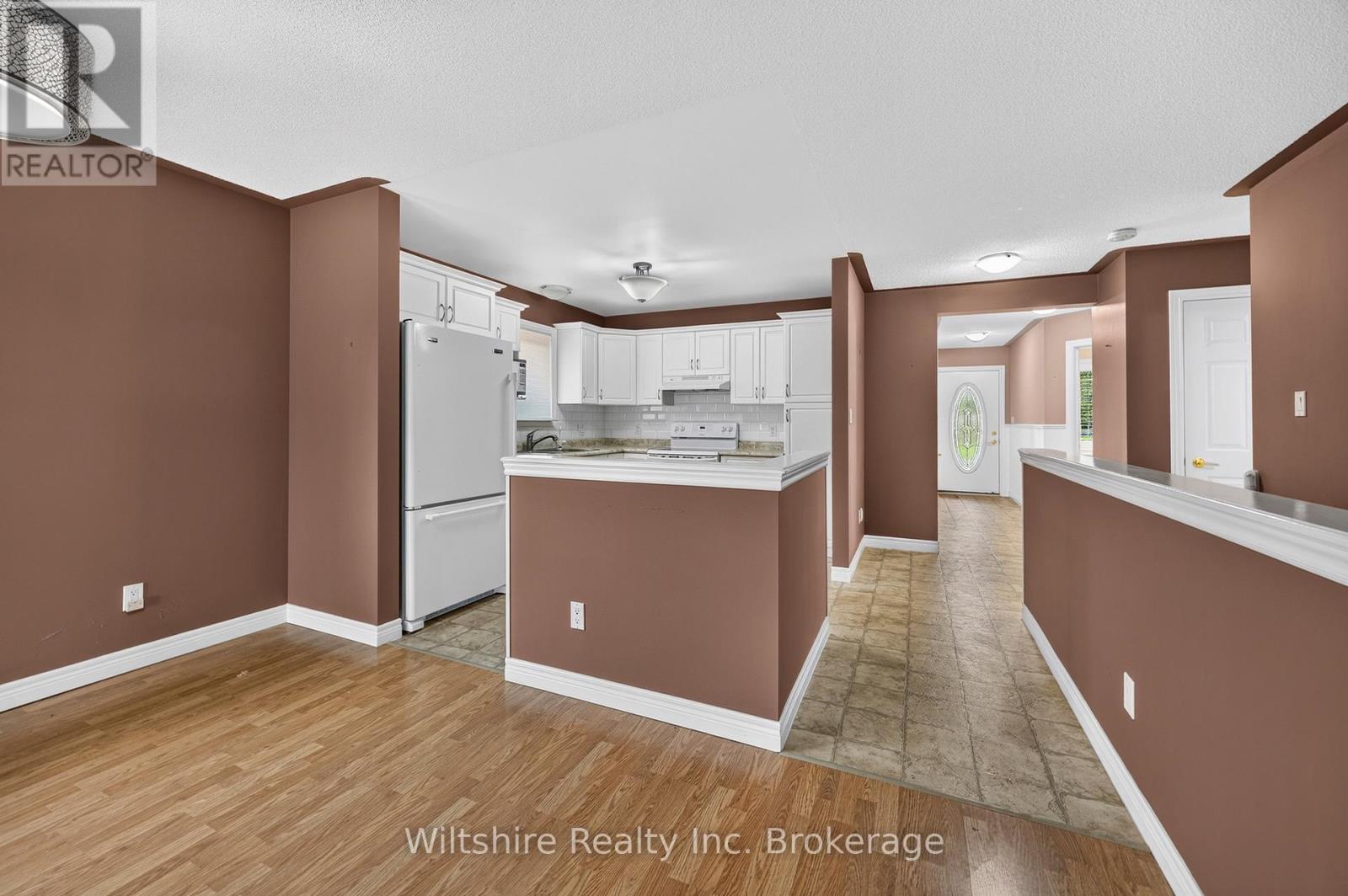 33 FAIRS CRESCENT - 7