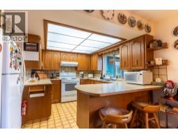 Living room - 11805 Fountain Valley Road, Lillooet, BC V0K1V0 Photo 10