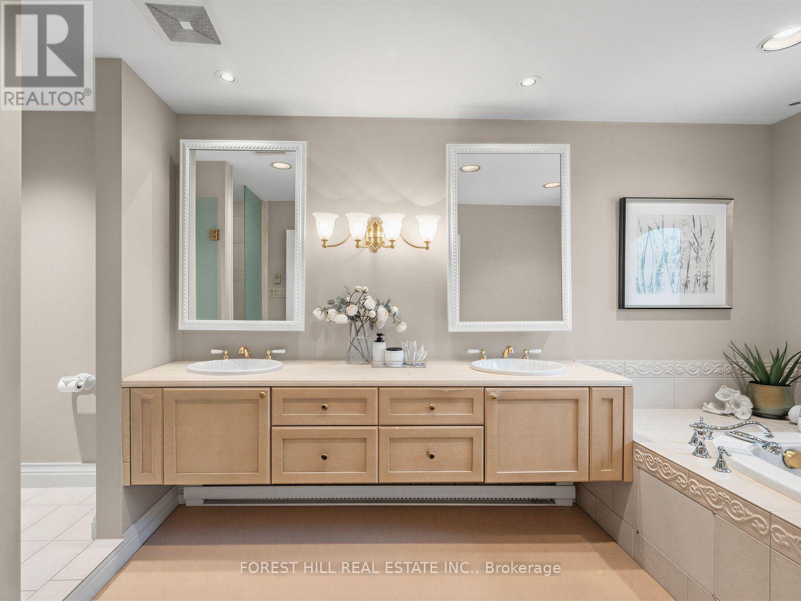 552 ST CLEMENTS AVENUE - 25