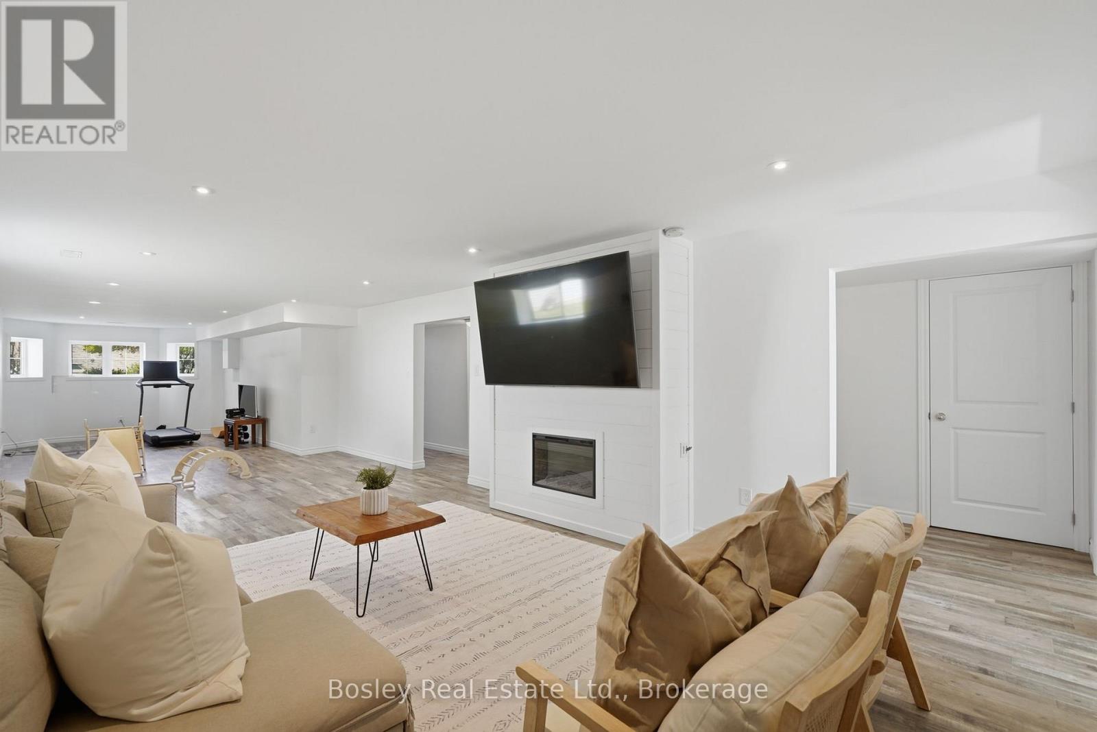 208 LAMONT COURT - Image 22