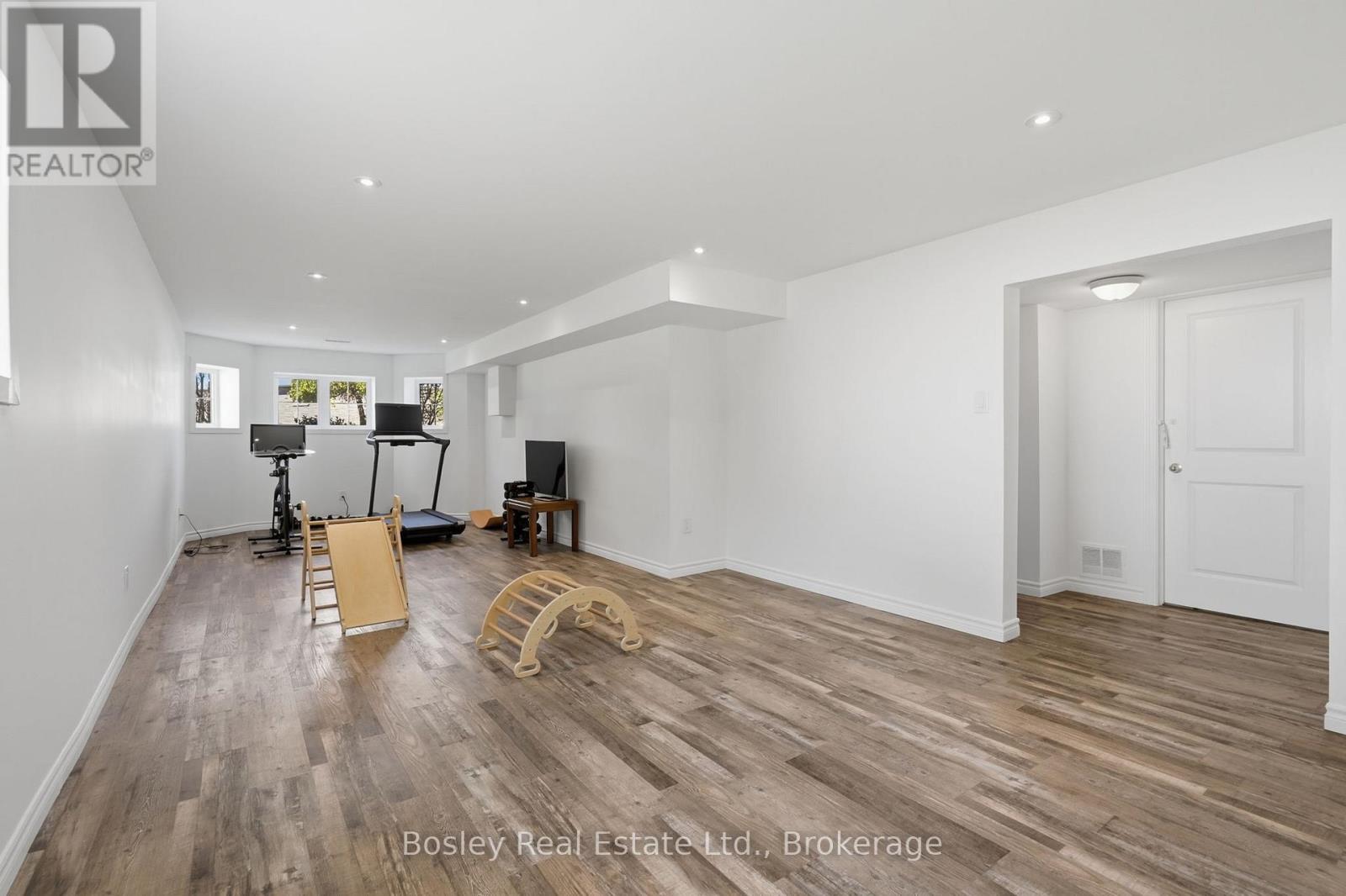 208 LAMONT COURT - Image 23