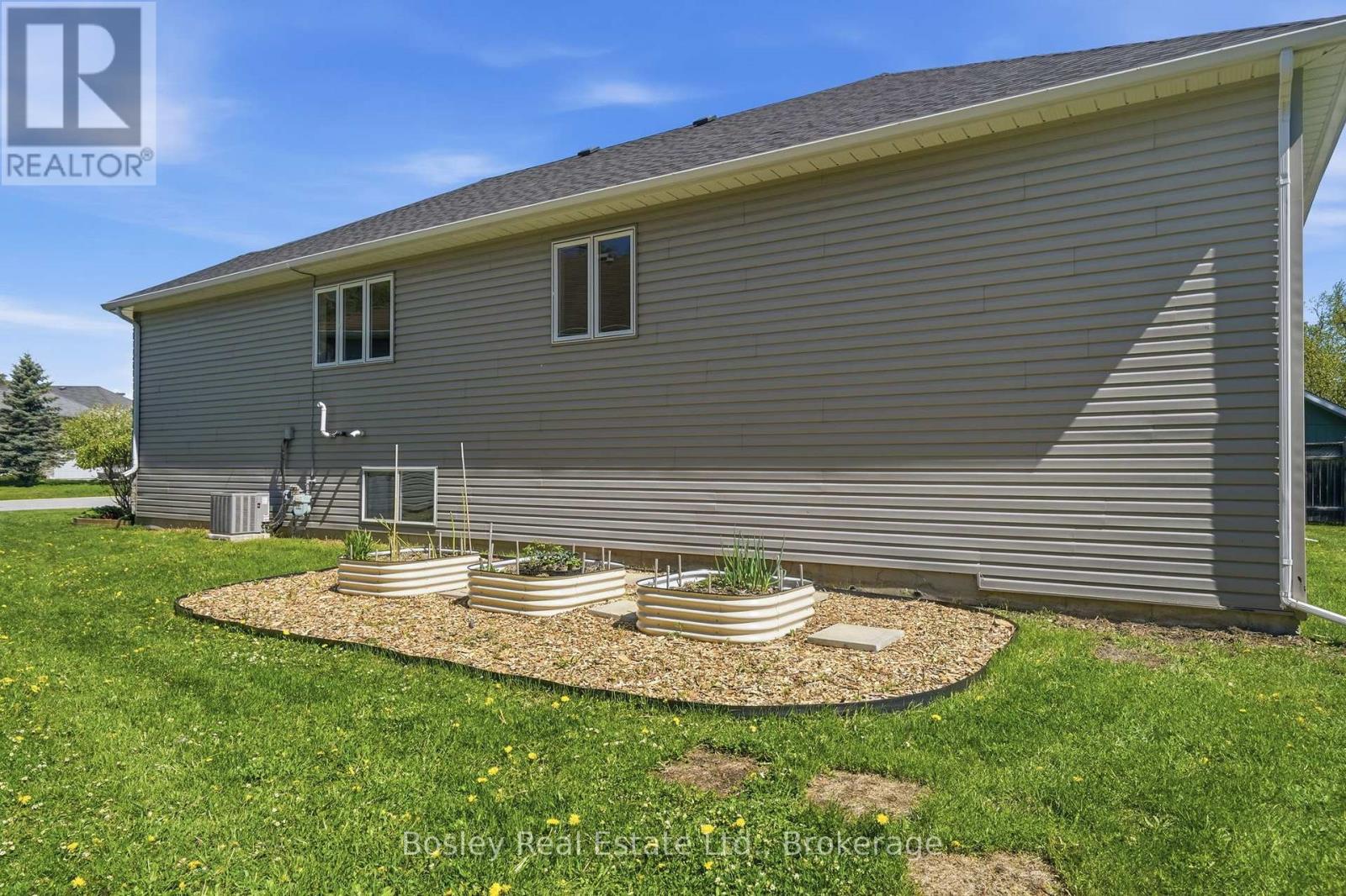208 LAMONT COURT - 36
