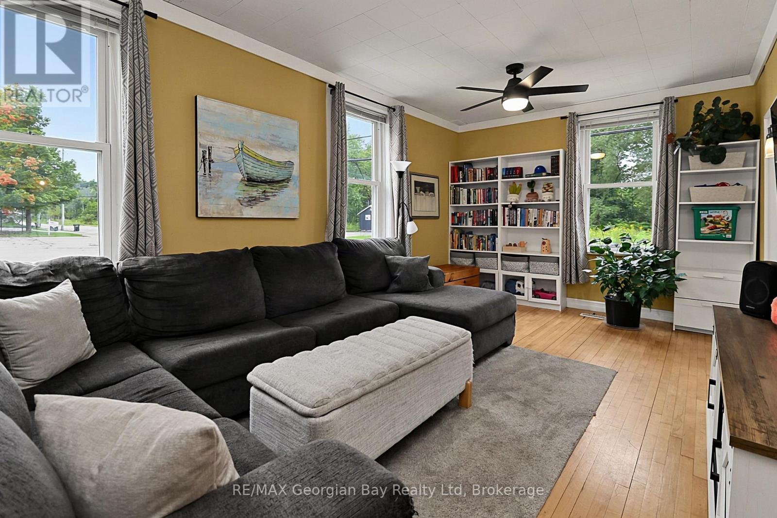154 ROBERT STREET W - 10