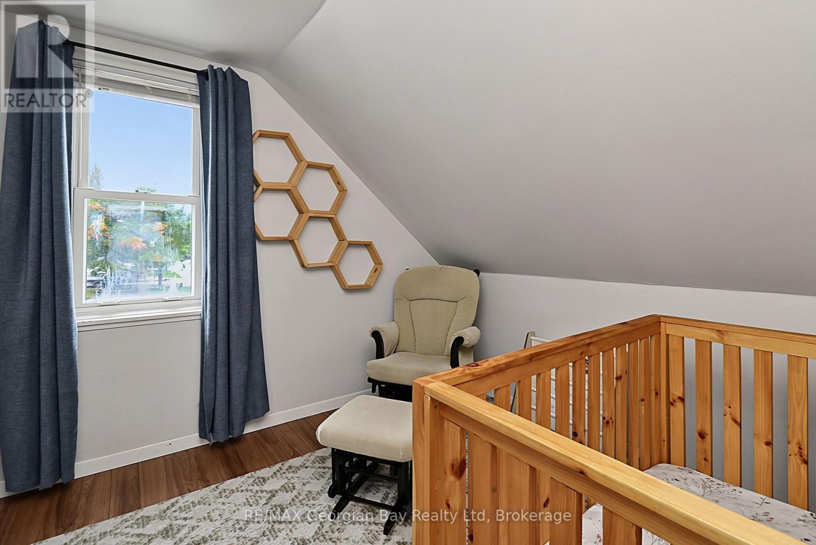 154 ROBERT STREET W - 20