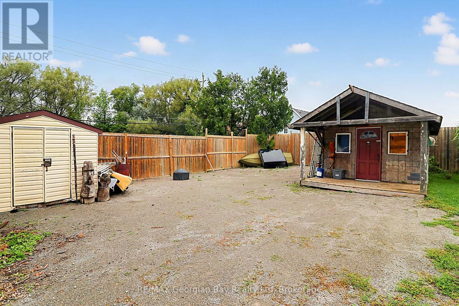154 ROBERT STREET W - 36