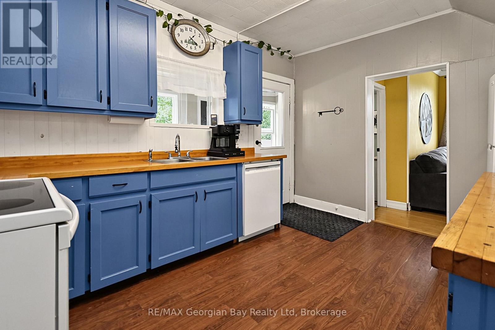 154 ROBERT STREET W - 6