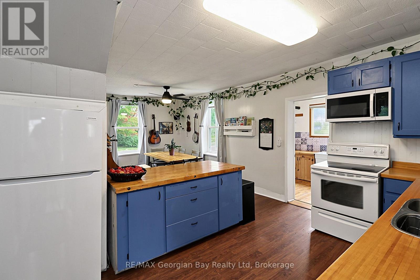 154 ROBERT STREET W - 8