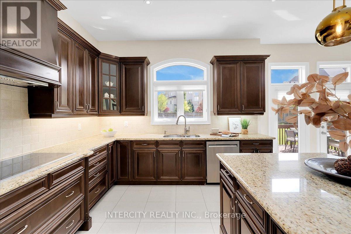 233 CARISBROOKE CIRCLE - Image 15