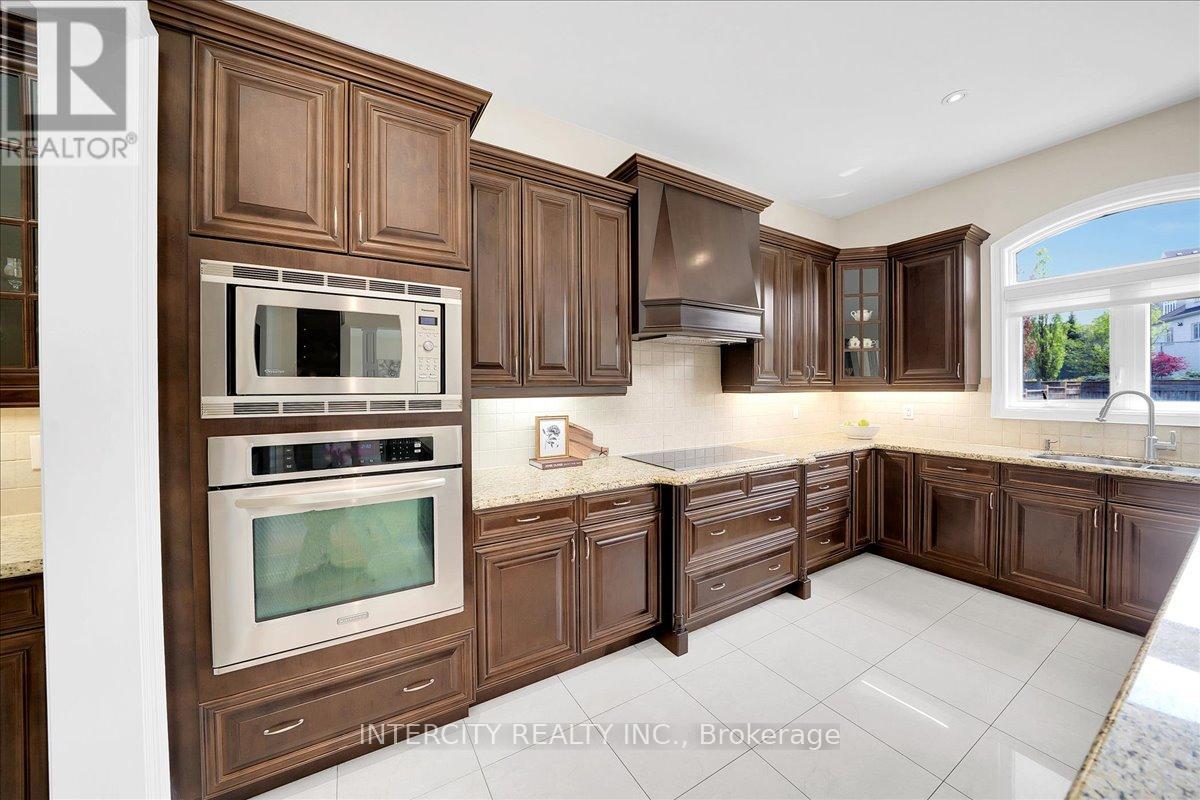 233 CARISBROOKE CIRCLE - Image 16