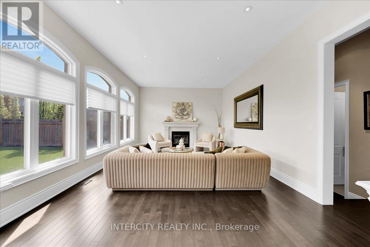 233 CARISBROOKE CIRCLE - Image 21