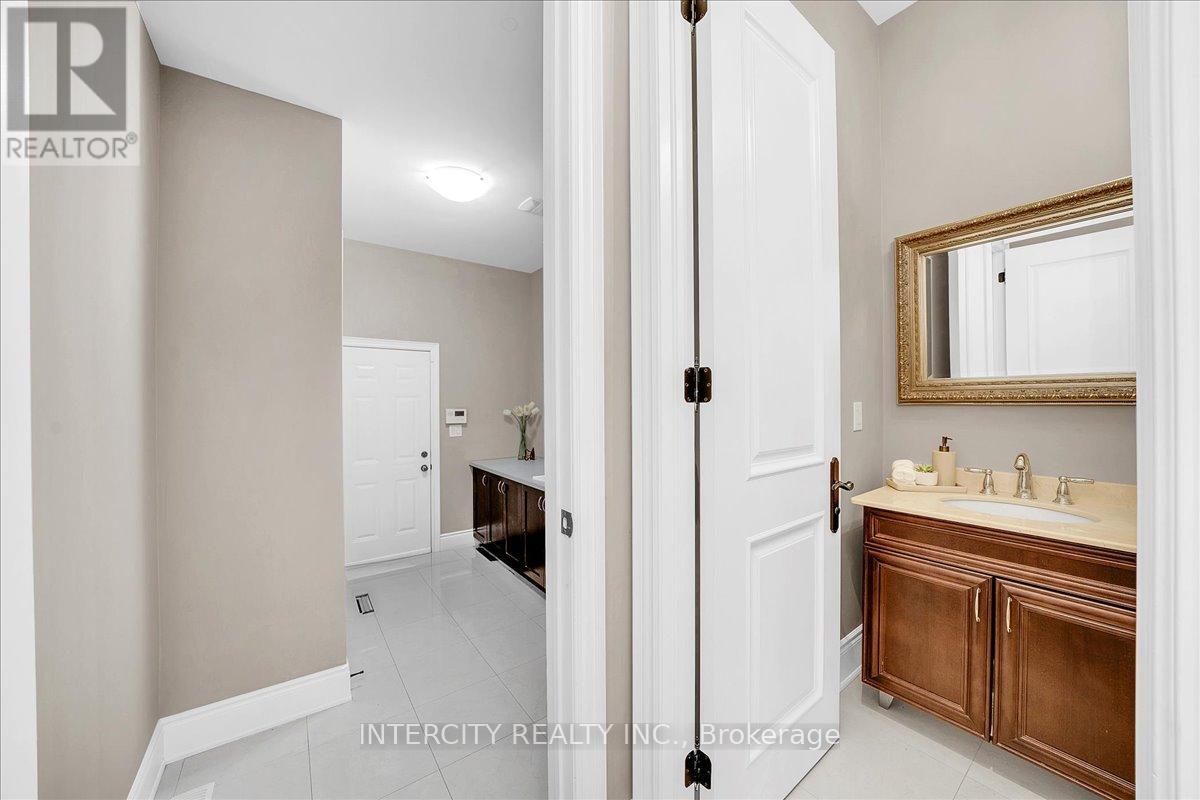 233 CARISBROOKE CIRCLE - Image 24