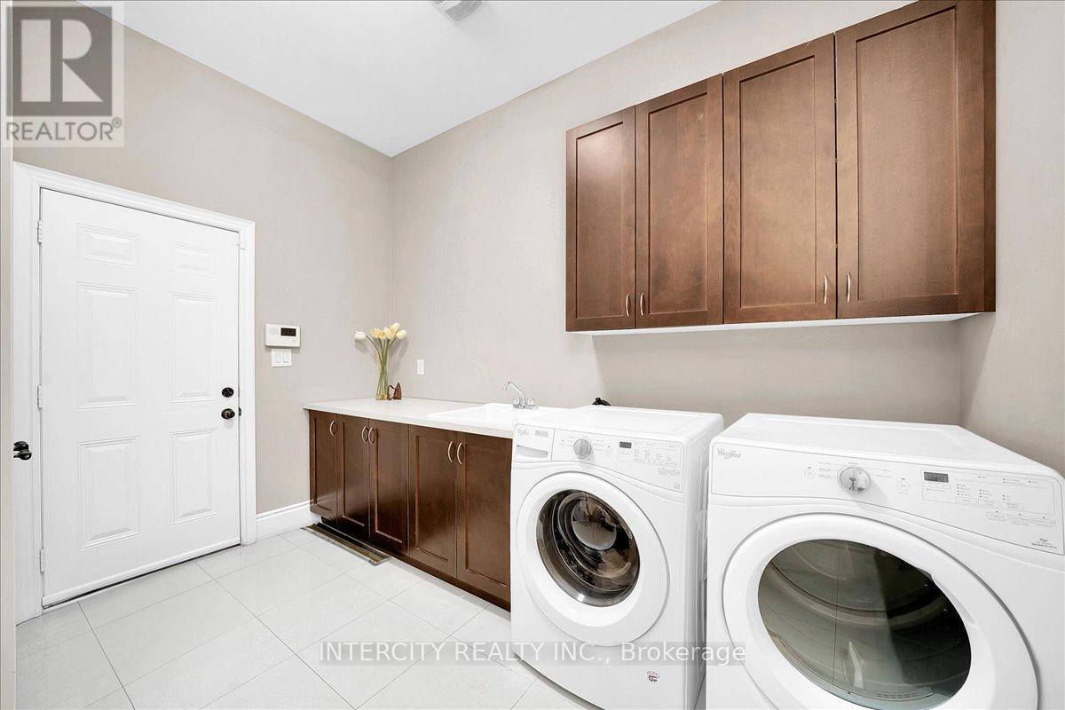 233 CARISBROOKE CIRCLE - Image 25