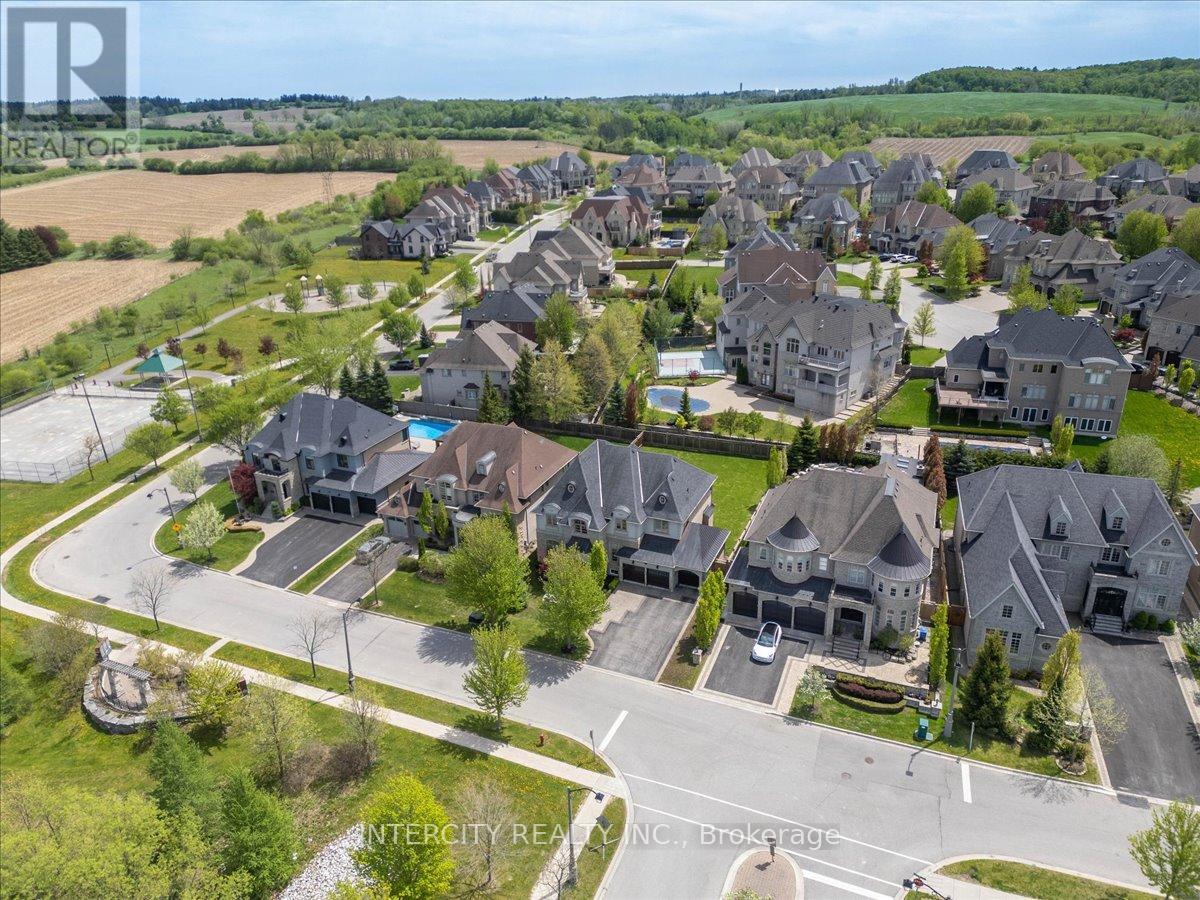 233 CARISBROOKE CIRCLE - Image 3