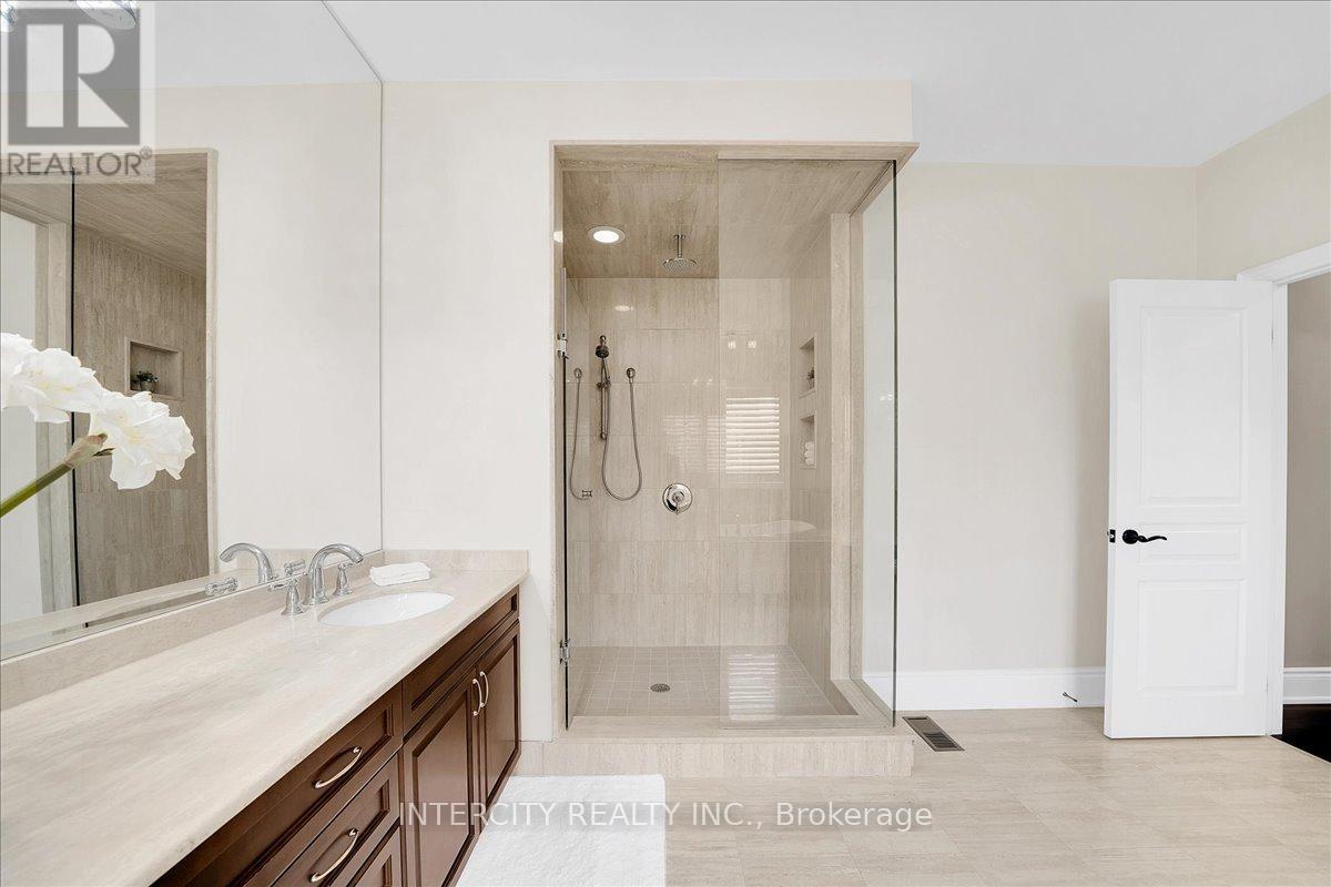 233 CARISBROOKE CIRCLE - Image 33
