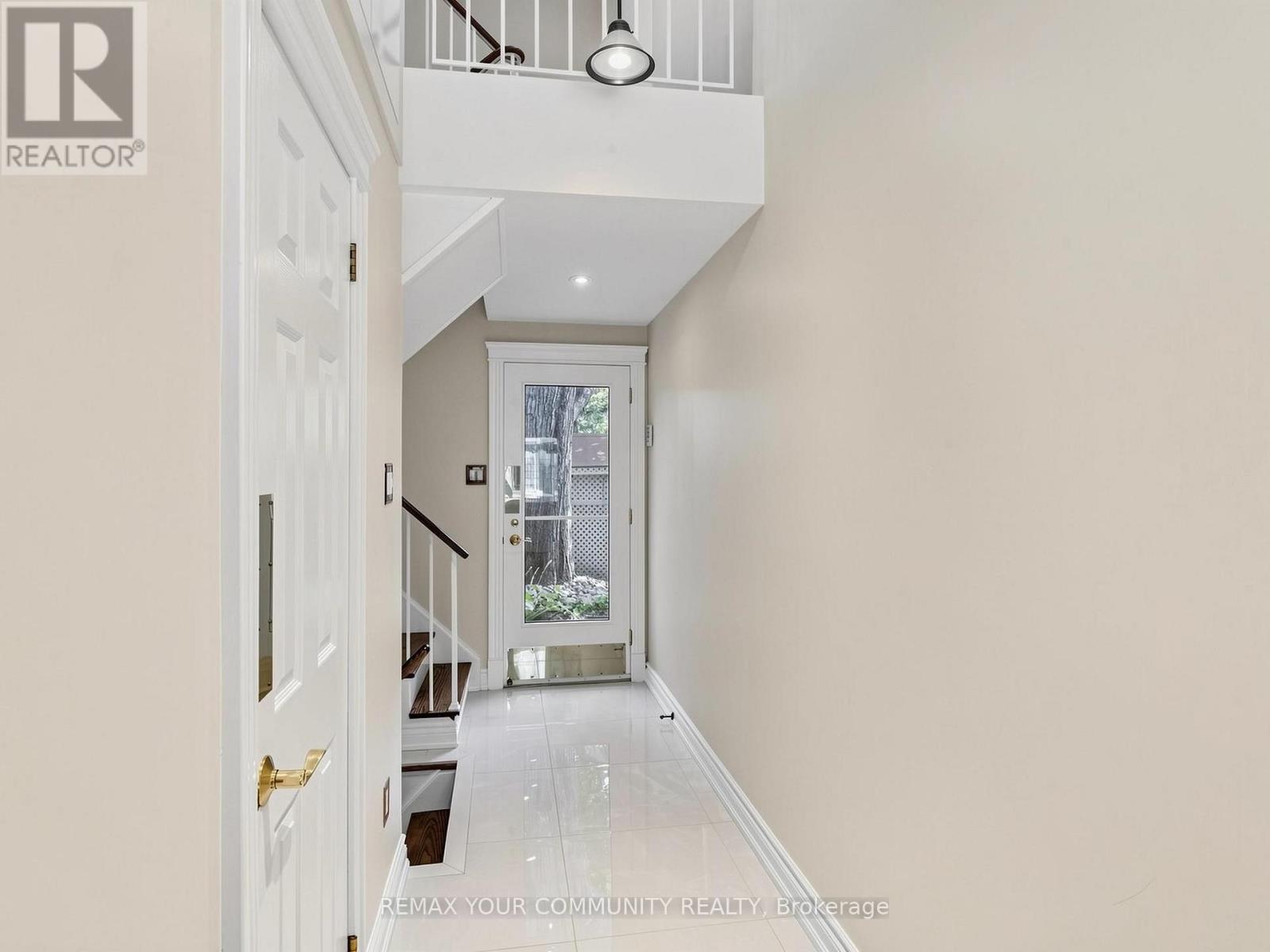 75 ST. ANDREWS COURT - 13