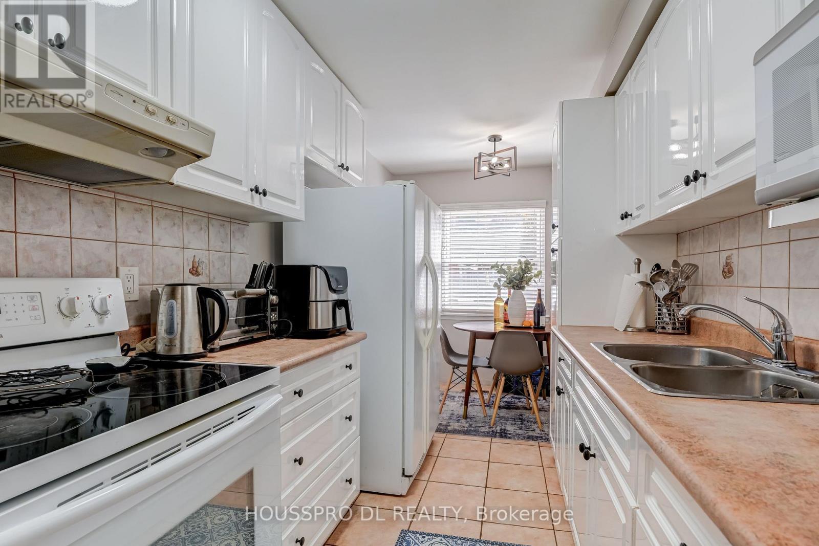 #145 10 BOWMAN WAY - Image 13