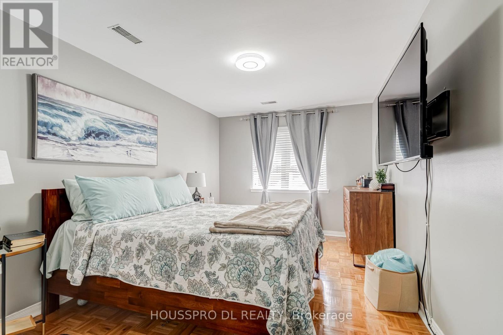 #145 10 BOWMAN WAY - Image 21