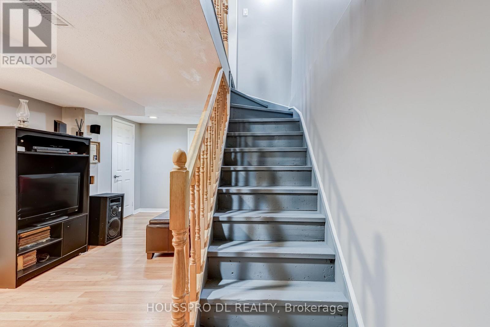 #145 10 BOWMAN WAY - Image 31