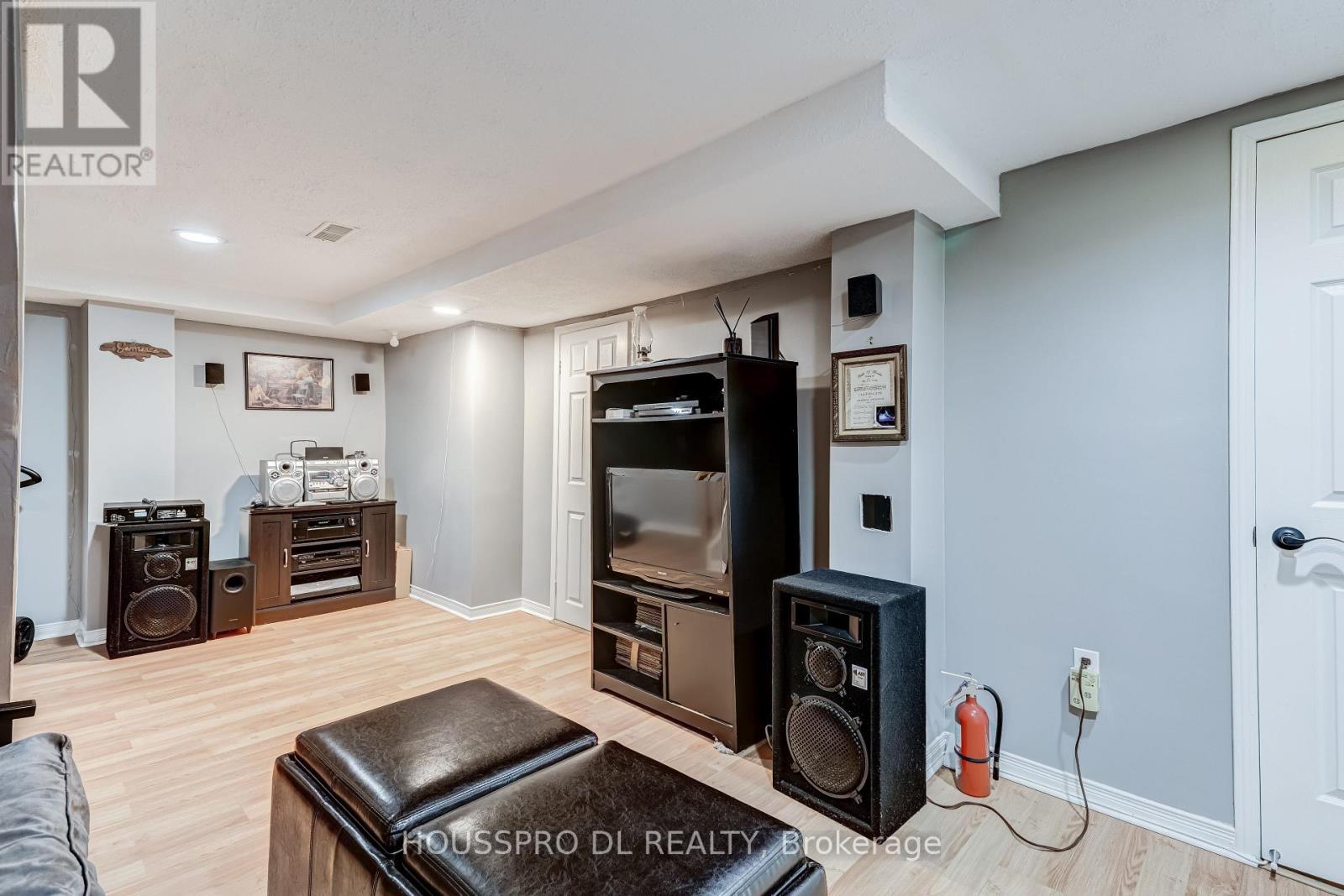 #145 10 BOWMAN WAY - Image 33