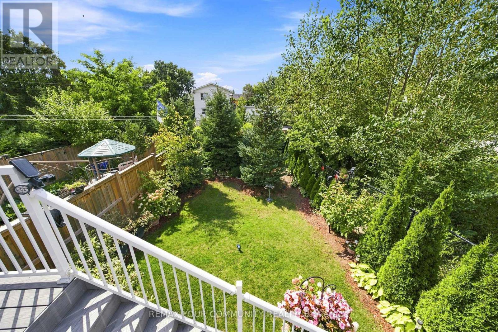 4 GREENWOOD DRIVE - 33