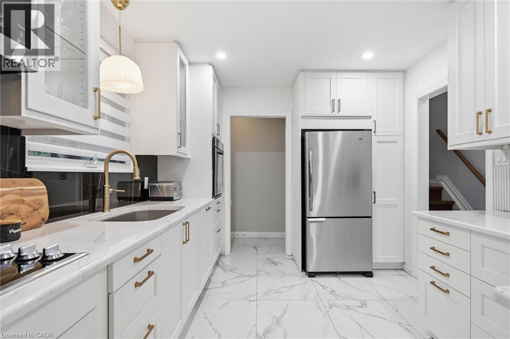 1280 ALDRIDGE Crescent - Image 14